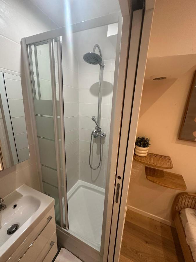 דירות פריז Modern And Warm Fully Renovated Split Level Apart Steps Away From The Grands Boulevard מראה חיצוני תמונה