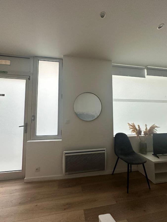דירות פריז Modern And Warm Fully Renovated Split Level Apart Steps Away From The Grands Boulevard מראה חיצוני תמונה