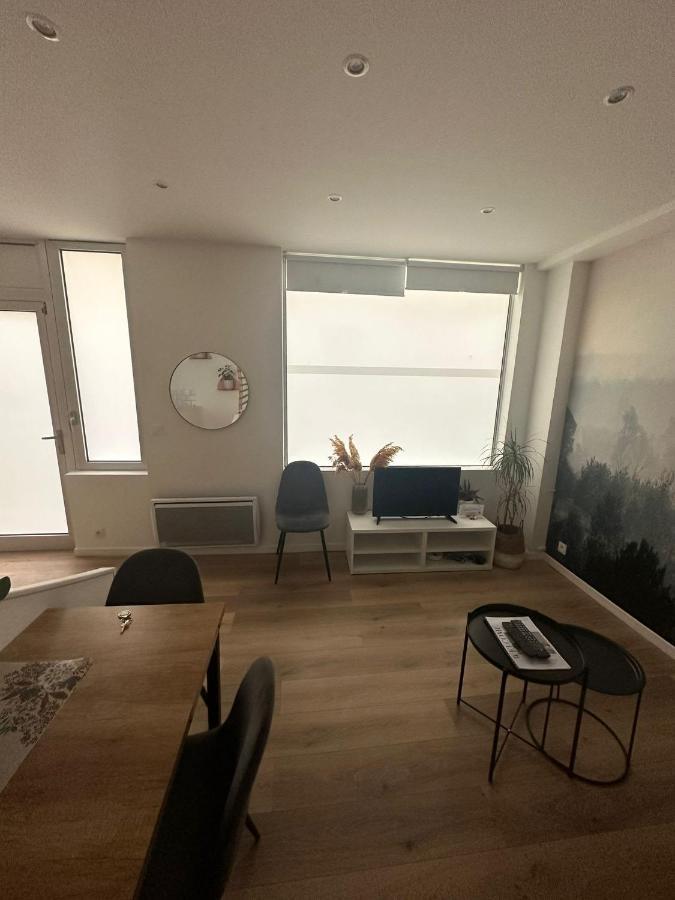דירות פריז Modern And Warm Fully Renovated Split Level Apart Steps Away From The Grands Boulevard מראה חיצוני תמונה